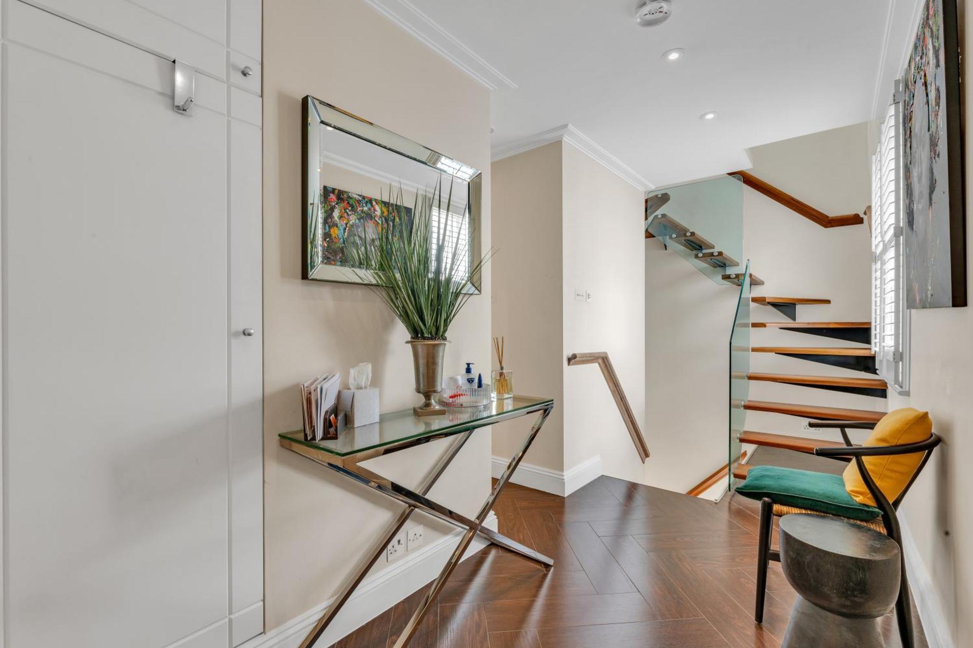 3-bed Grand Triplex In Westminster Apartament Londra